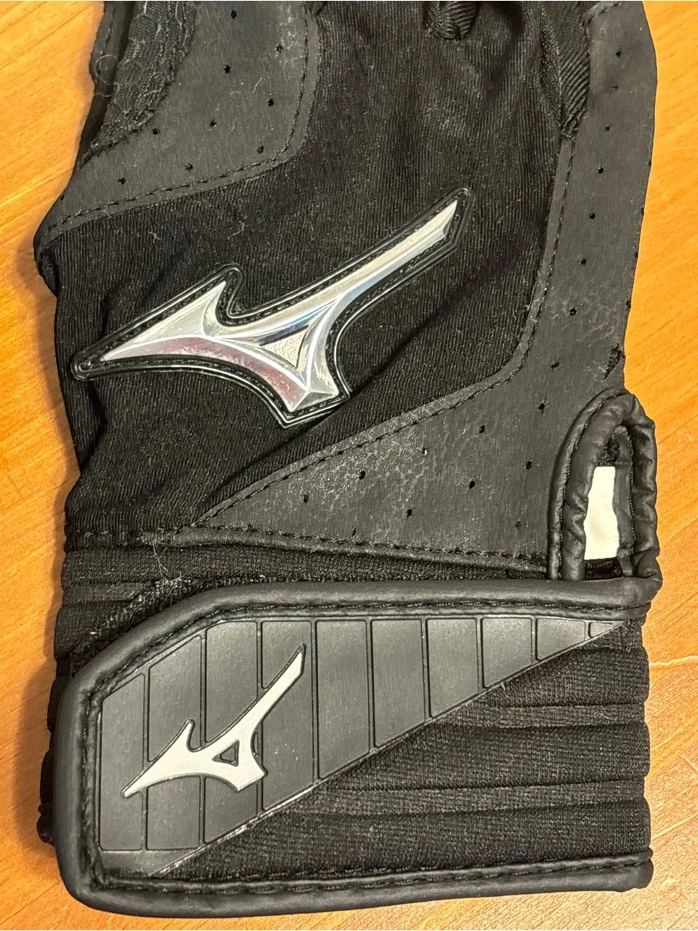 Mizuno Women's Jennie Finch Softball Batting Gloves, size Small